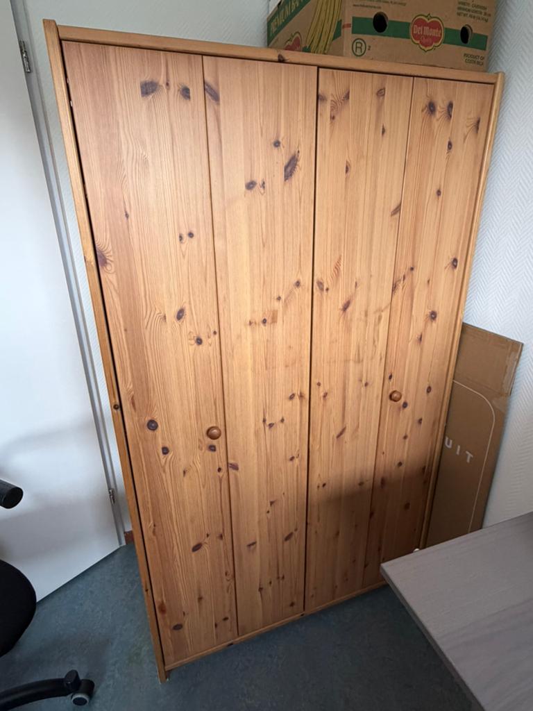 Grenen kast, Ophalen, Met deur(en), Gebruikt, 100 tot 150 cm