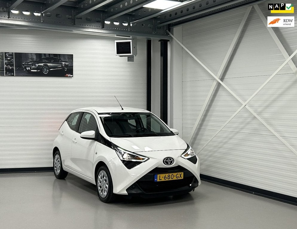 Toyota Aygo 1.0 VVT-i X-PLAY LIMITED CarPlay/Android/Camera/, Auto's, Toyota, Voorwielaandrijving, Dealer onderhouden, Gebruikt