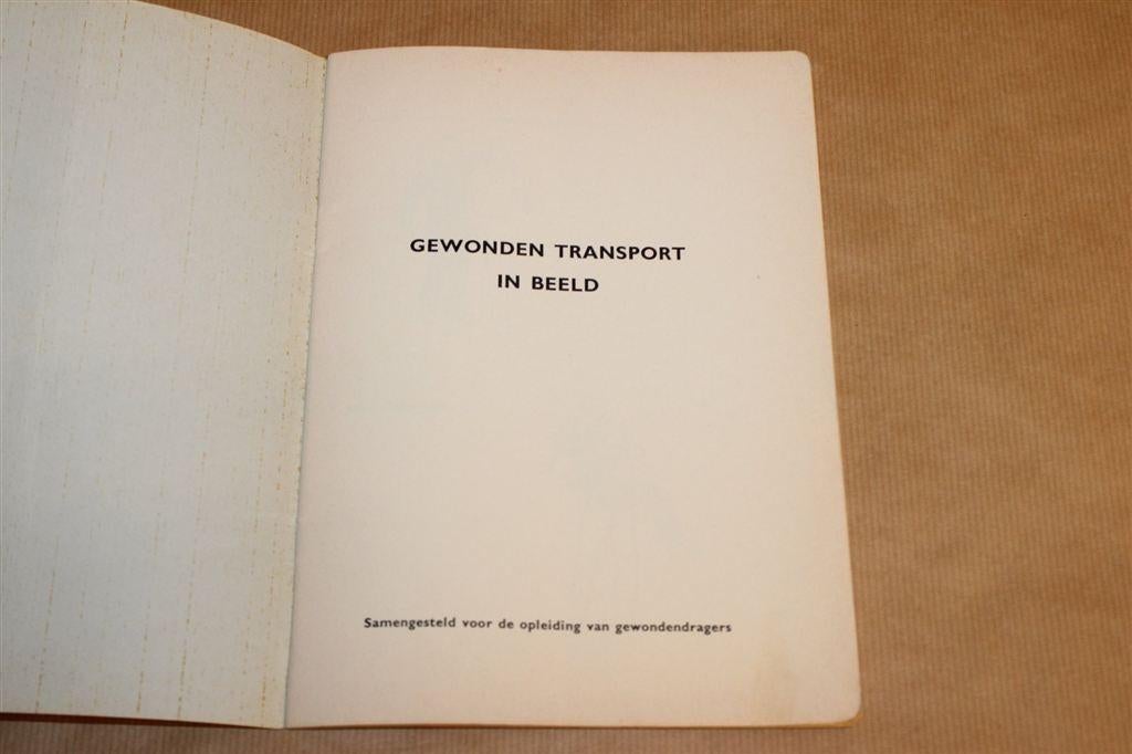 Gewondentransport In Beeld — BB Opleiding 1960 [Zeldzaam], Ophalen of Verzenden, Gelezen