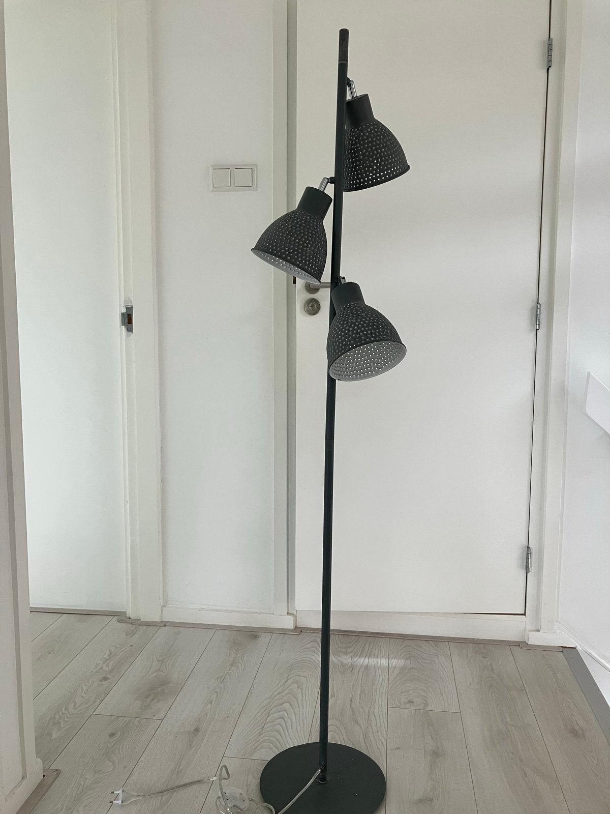 Zwarte vloerlamp met 3 verstelbare spots, Ophalen, E14 (klein), Zo goed als nieuw, Metaal