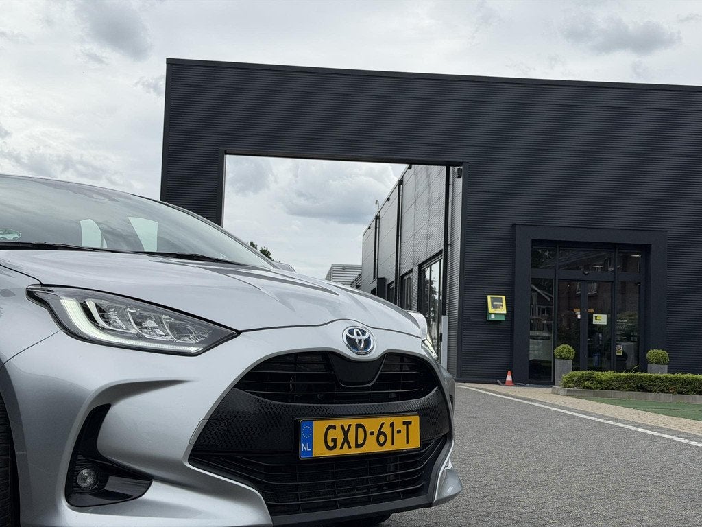 Toyota Yaris Dynamic 1.5 Hybrid 115PK e-CVT Automaat Navigat, 12 maanden, Gebruikt, Euro 6, 1490 cc