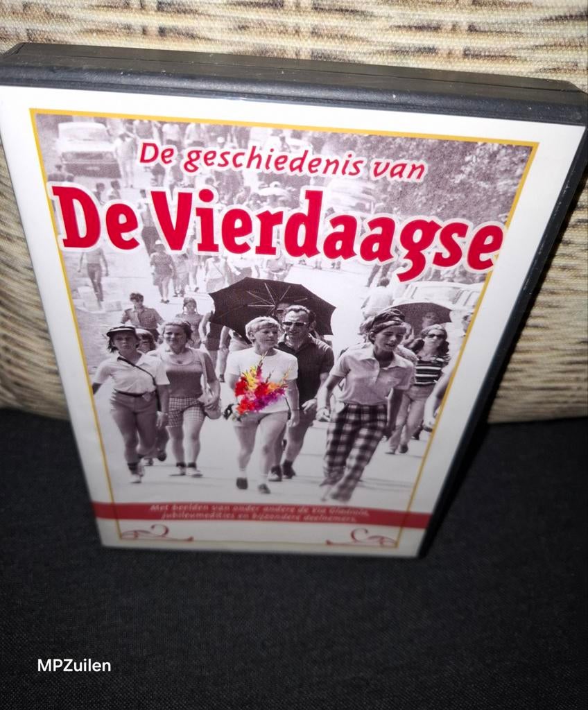 De Geschiedenis van De Vierdaagse, Alle leeftijden, Ophalen of Verzenden, Zo goed als nieuw, Politiek of Geschiedenis