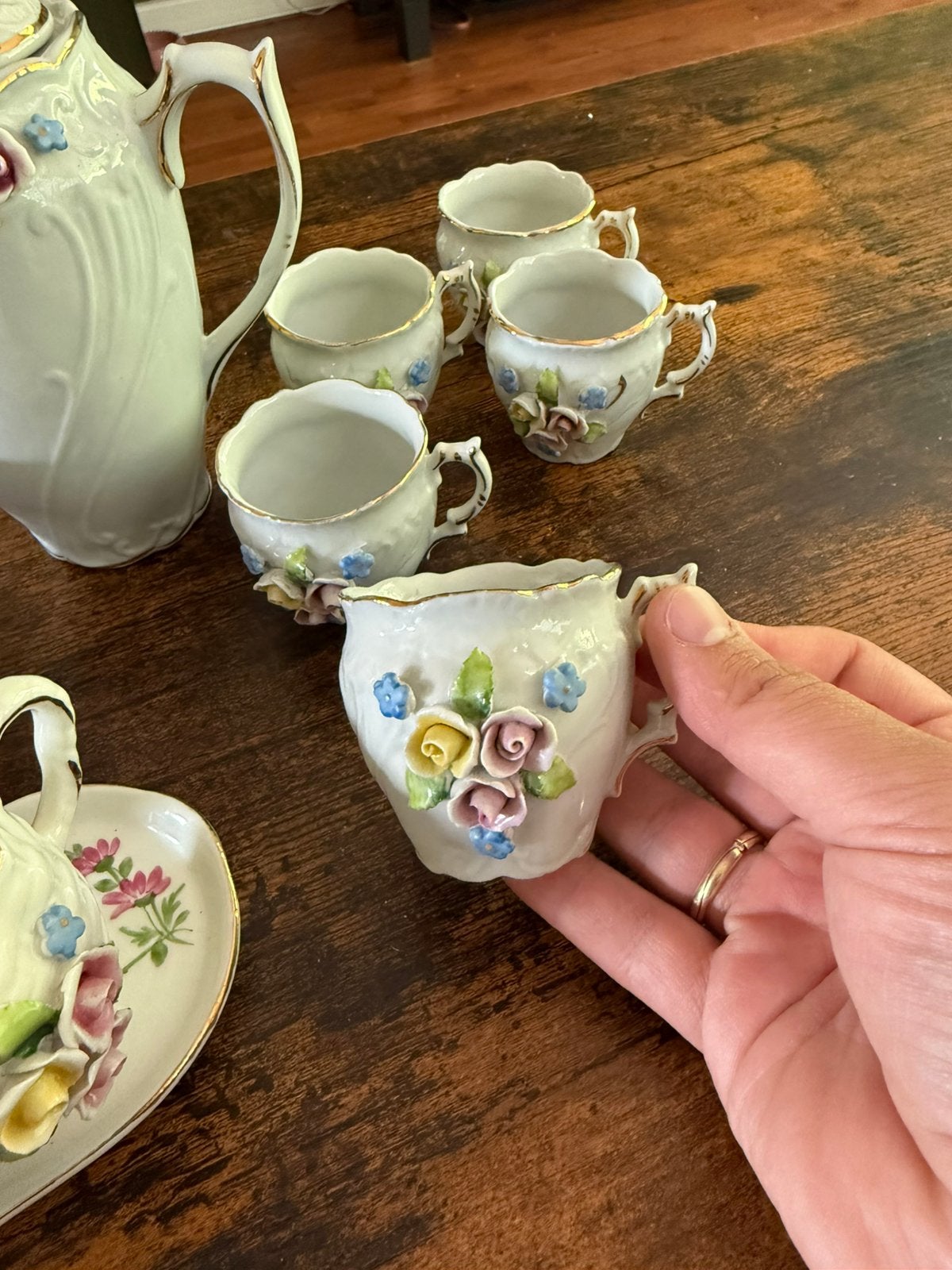 Prachtig oude serviesset met 3D bloemen, Antiek en Kunst, Ophalen