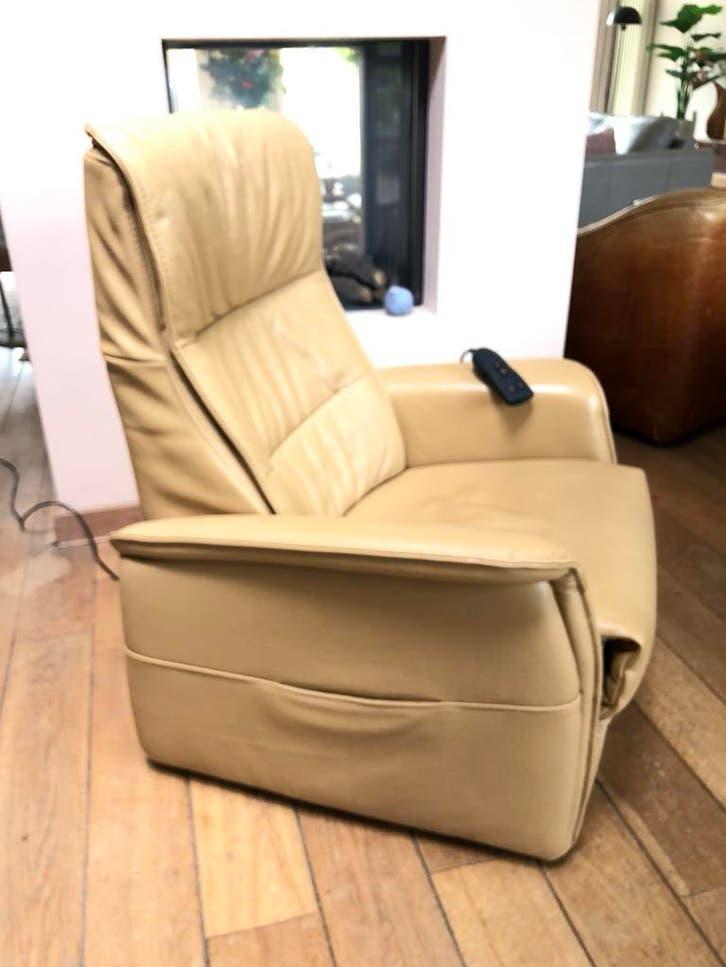 Relaxfauteuil / Sta op stoel + garantie, Huis en Inrichting, Fauteuils, Ophalen, Gebruikt, Minder dan 75 cm, Leer