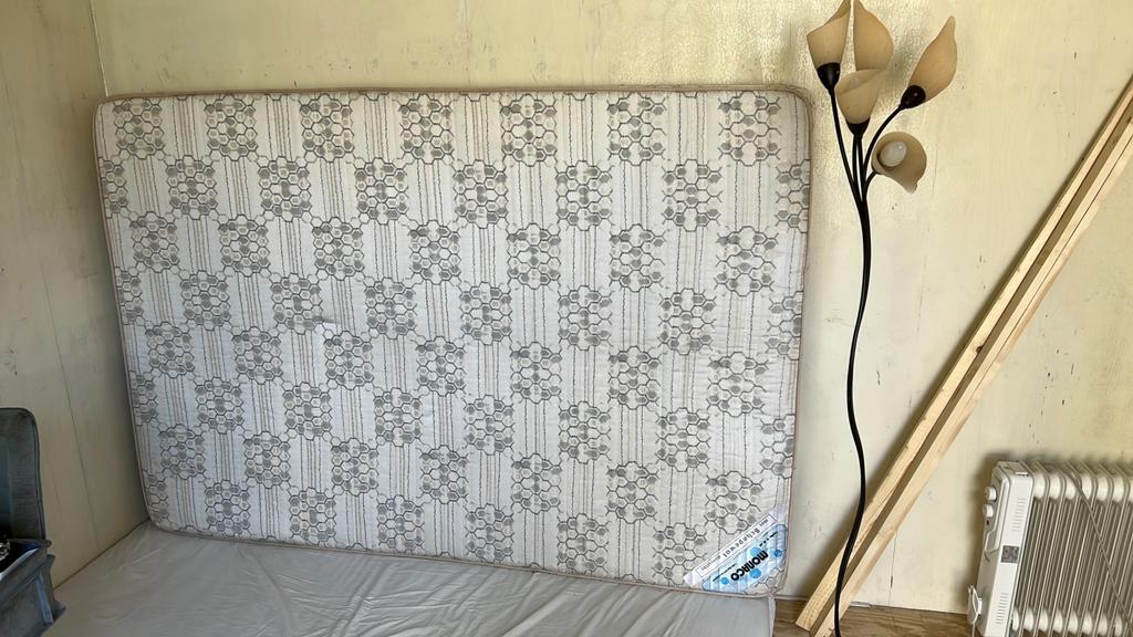 Monaco; Matras met schapenwol., Huis en Inrichting, Slaapkamer | Matrassen en Bedbodems, Ophalen, Gebruikt, 140 cm, Twijfelaar
