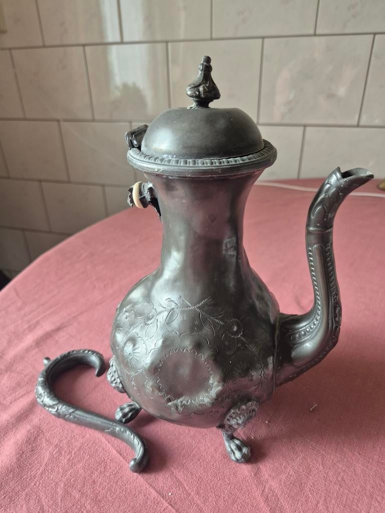 Antieke tinnen koffiekan met sierlijke details, Antiek en Kunst, Antiek | Tin, Ophalen of Verzenden
