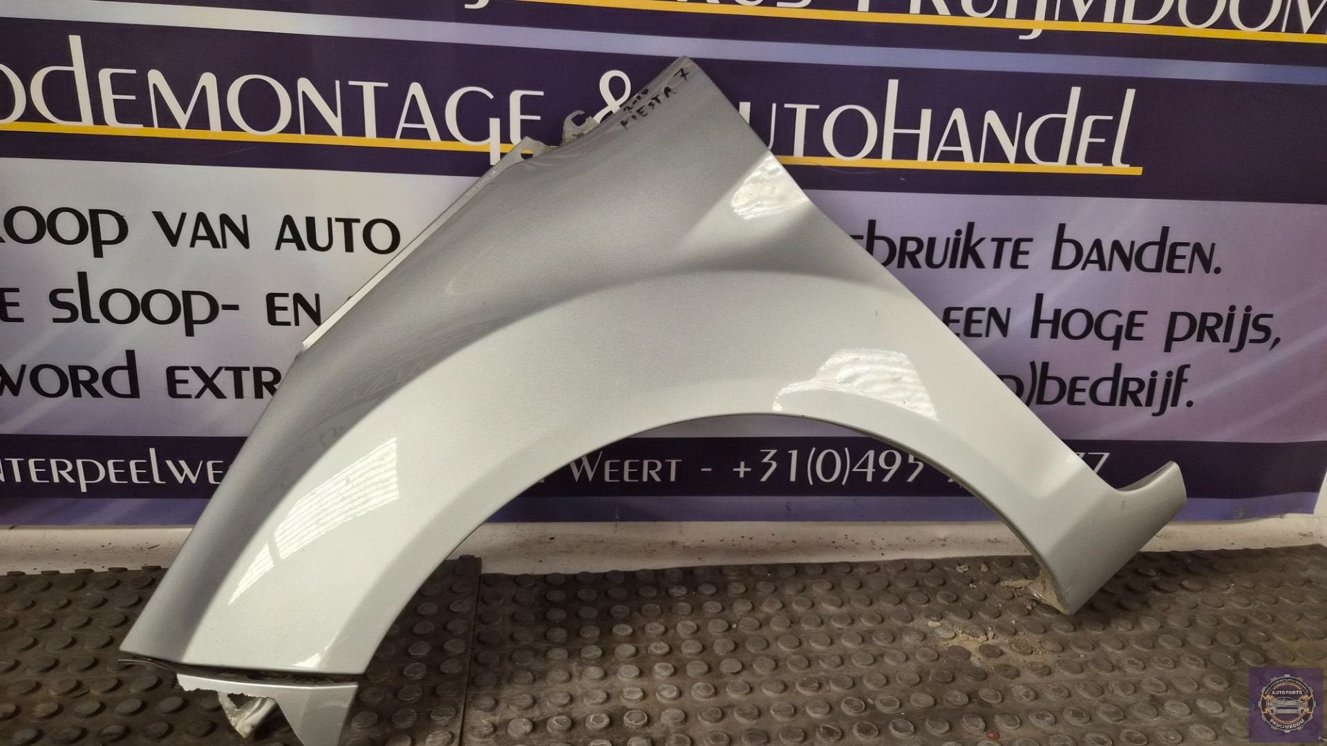 Ford Fiesta 6 (JA8) Spatbord links-voor grijs 7, Gebruikt, Info@ford.com, Ophalen of Verzenden, Ford