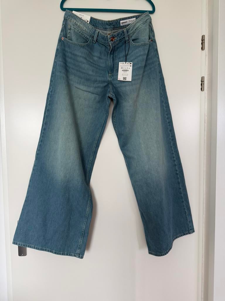 Bershka wide leg jeans, Kleding | Dames, Broeken en Pantalons, Blauw, Maat 42/44 (L), Nieuw, Ophalen of Verzenden