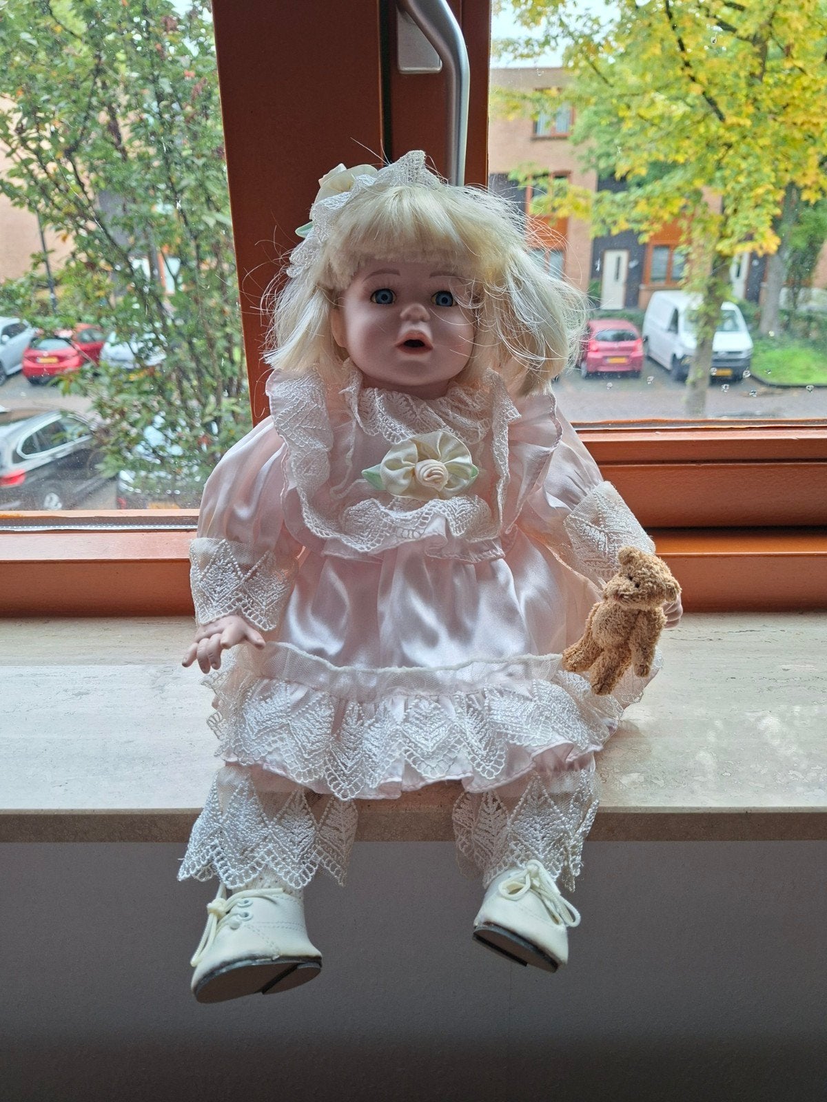 Vintage Porseleinen Pop met Roze Jurk en Beertje, Ophalen of Verzenden, Zo goed als nieuw