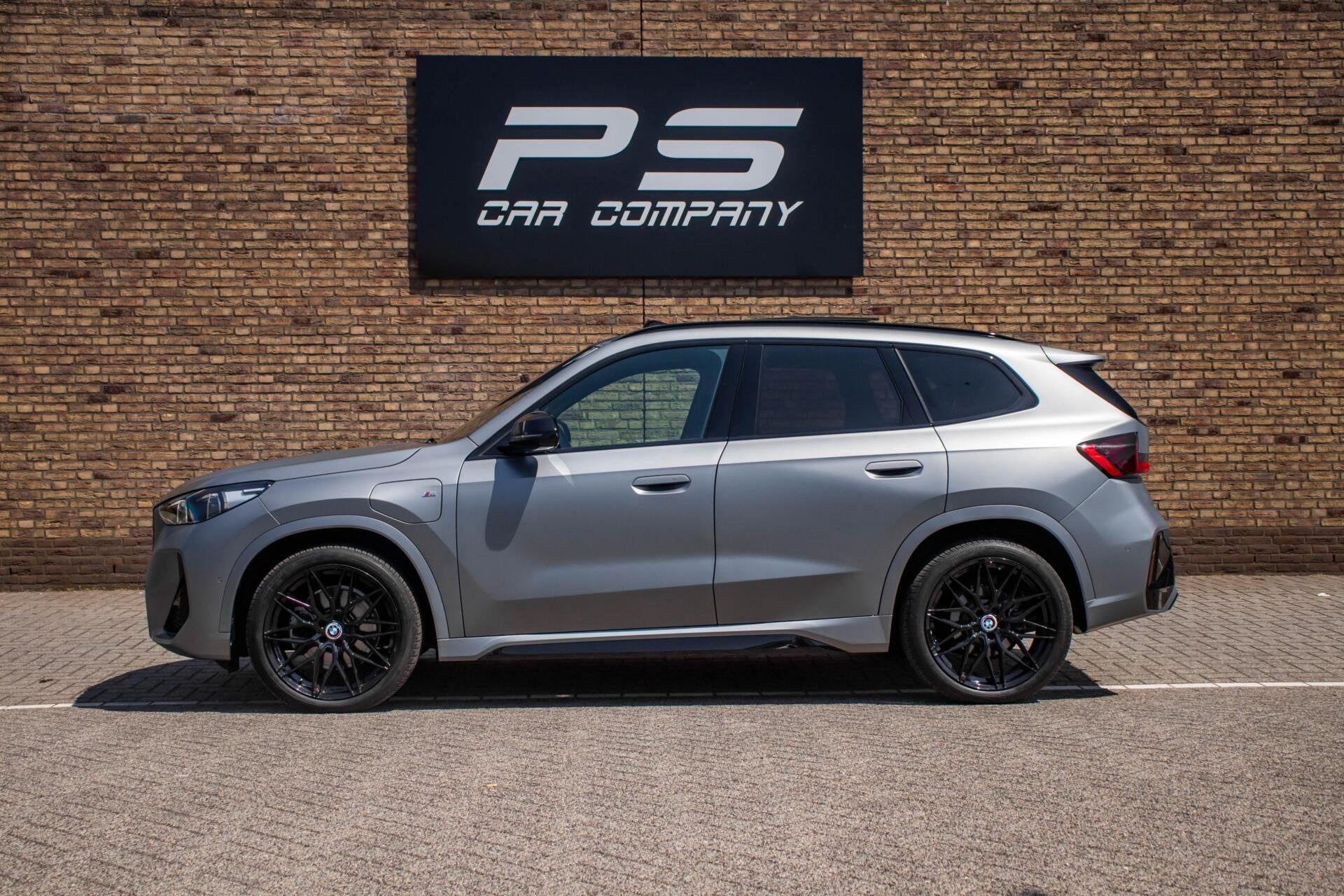 BMW X1 xDrive30e M-Sport, Full Option, Fabrieksgarantie, H&K, Auto's, 12 maanden, Gebruikt, Zwart, Bedrijf