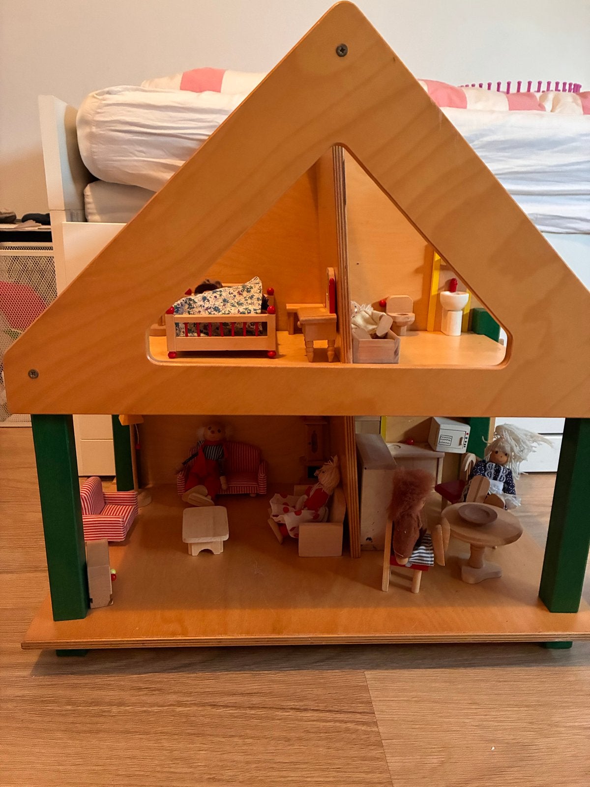 Houten Poppenhuis met meubels en poppen, Ophalen, Gebruikt, Poppenhuis