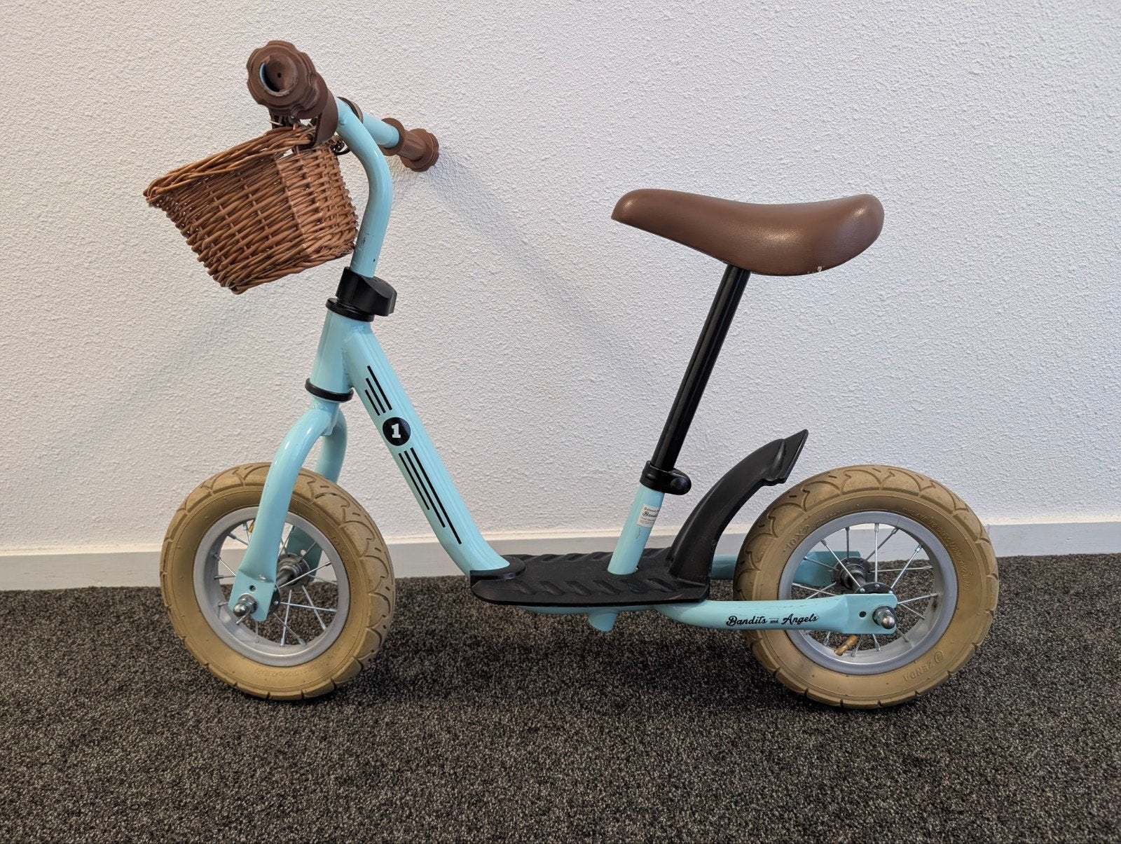 Badit & Angels loopfiets met mandje en voetenplank, Kinderen en Baby's, Speelgoed | Buiten | Voertuigen en Loopfietsen, Ophalen