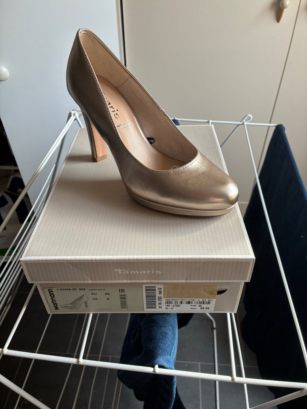Tamaris Pumps - Licht Goud - Maat 40 - Nieuw in Doos, Ophalen of Verzenden, Nieuw, Overige kleuren, Pumps