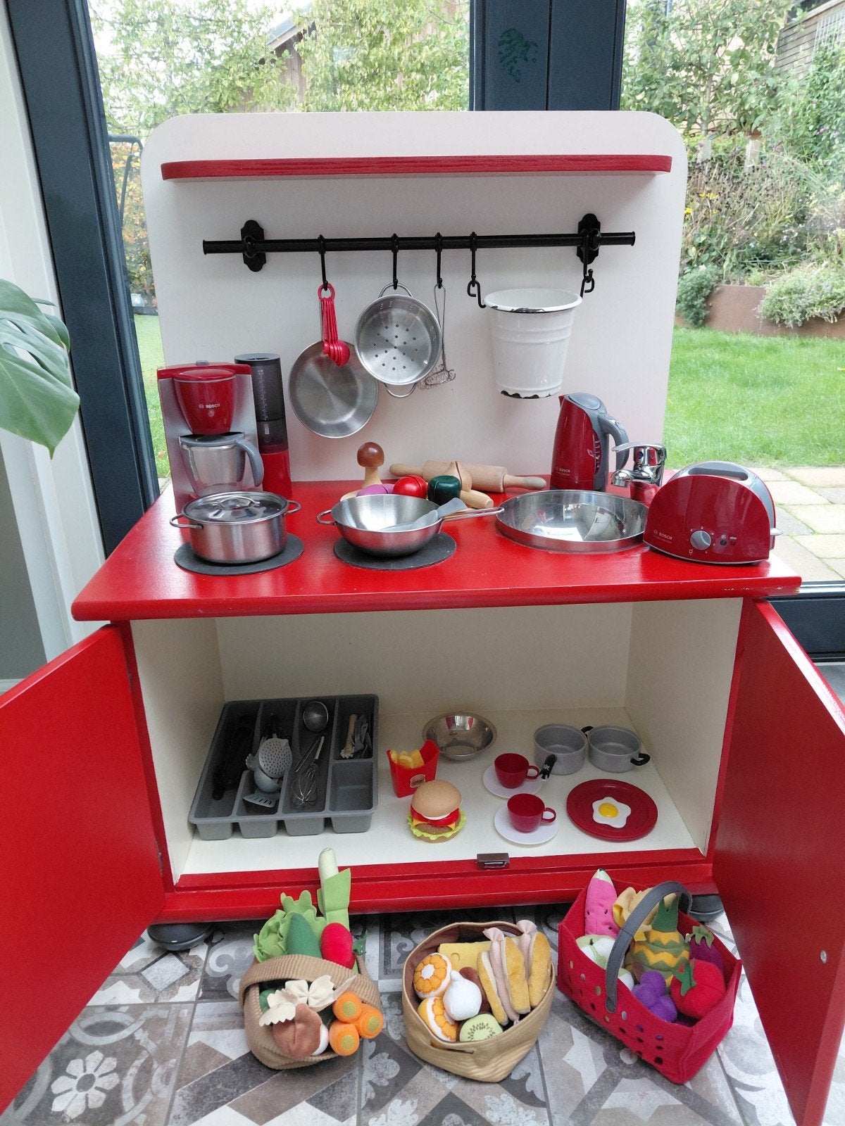 Speelgoedkeuken met accessoires en speelgoedeten, rood, Ophalen, Gebruikt, Knutselen