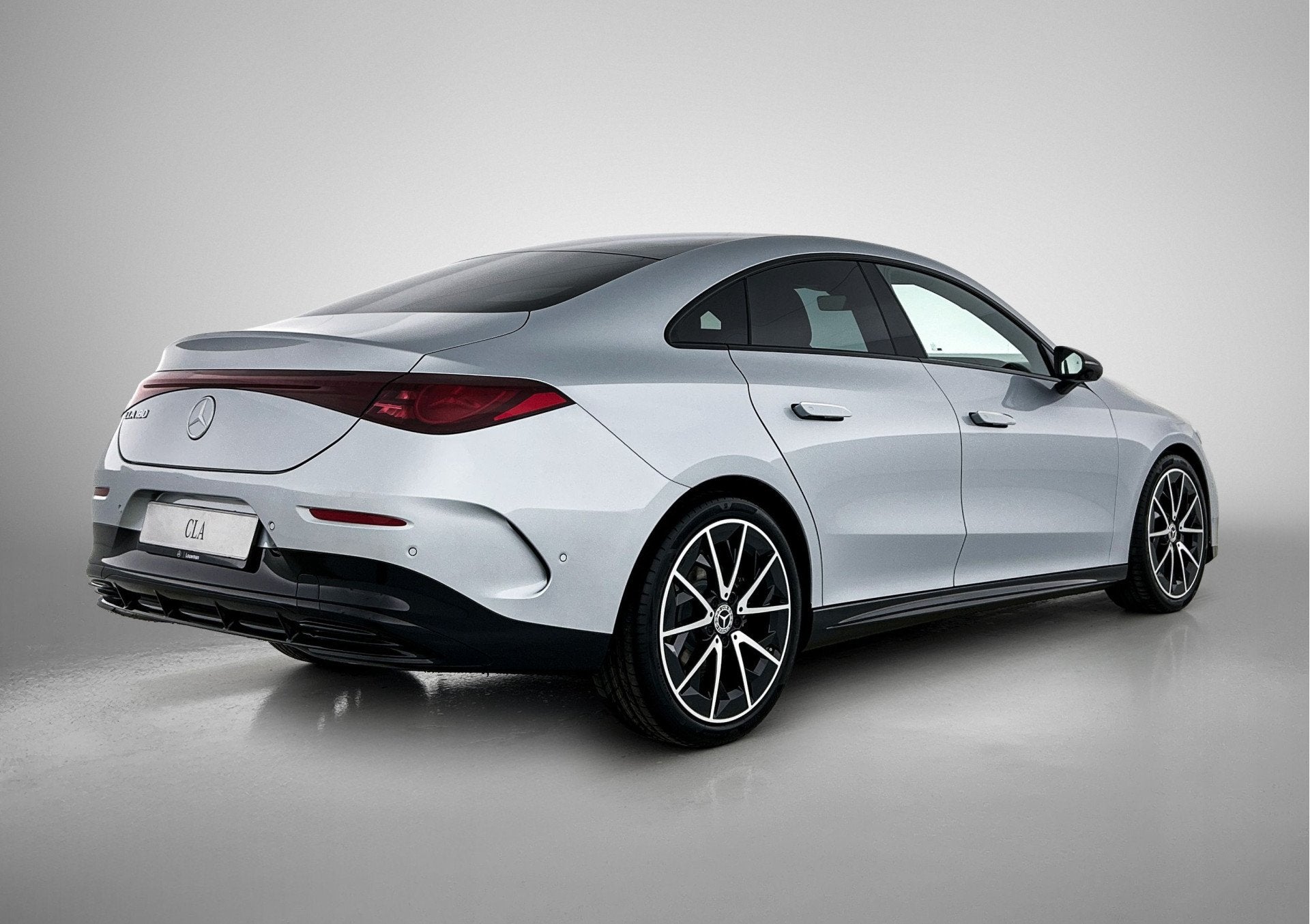 Mercedes-Benz CLA-Klasse 180 Business Solution AMG | Nightpa, Auto's, CLA, 136 pk, Zwart, 4 cilinders