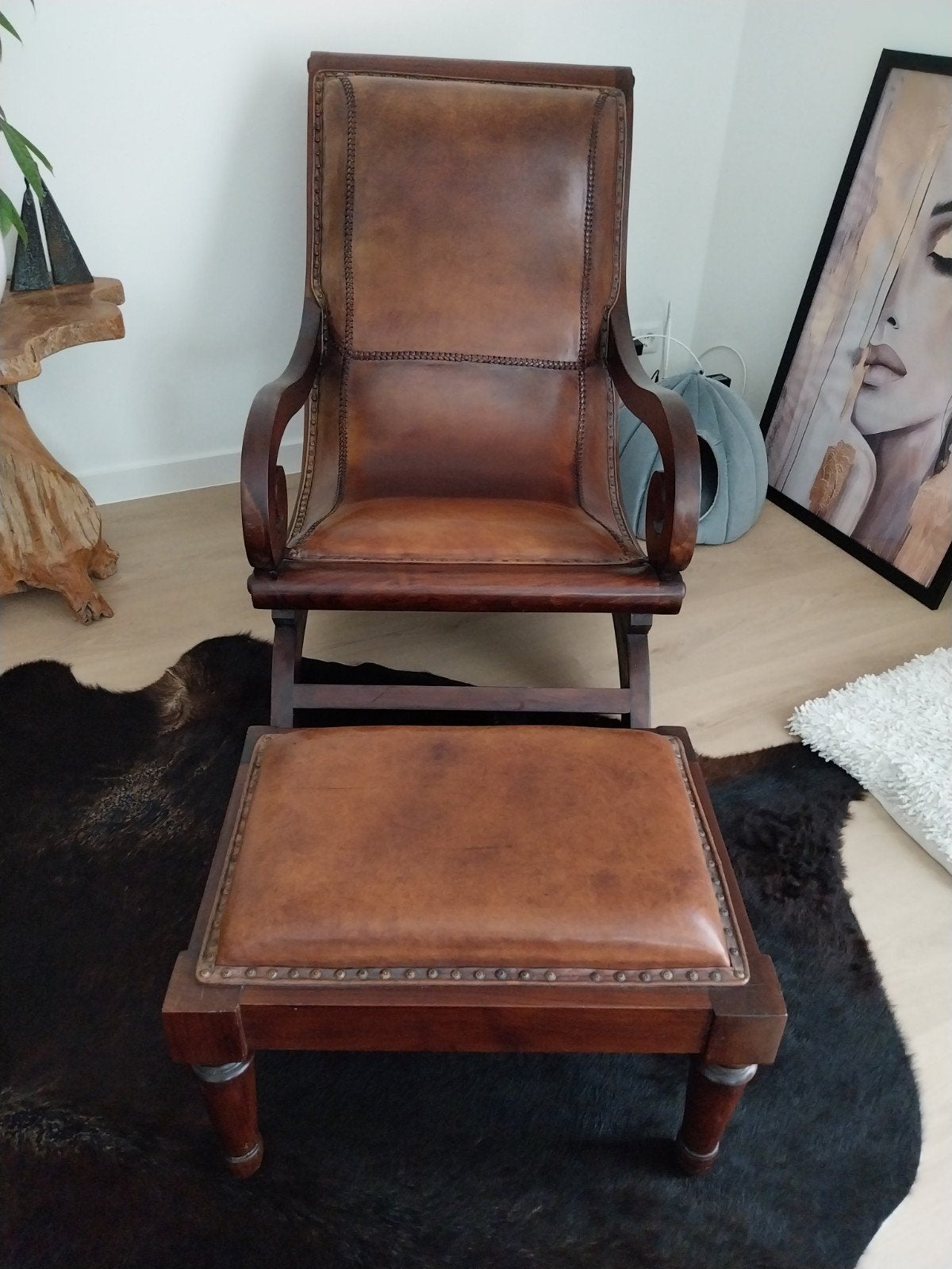 Bruine leren fauteuil met hocker, Ophalen, Gebruikt, 50 tot 75 cm