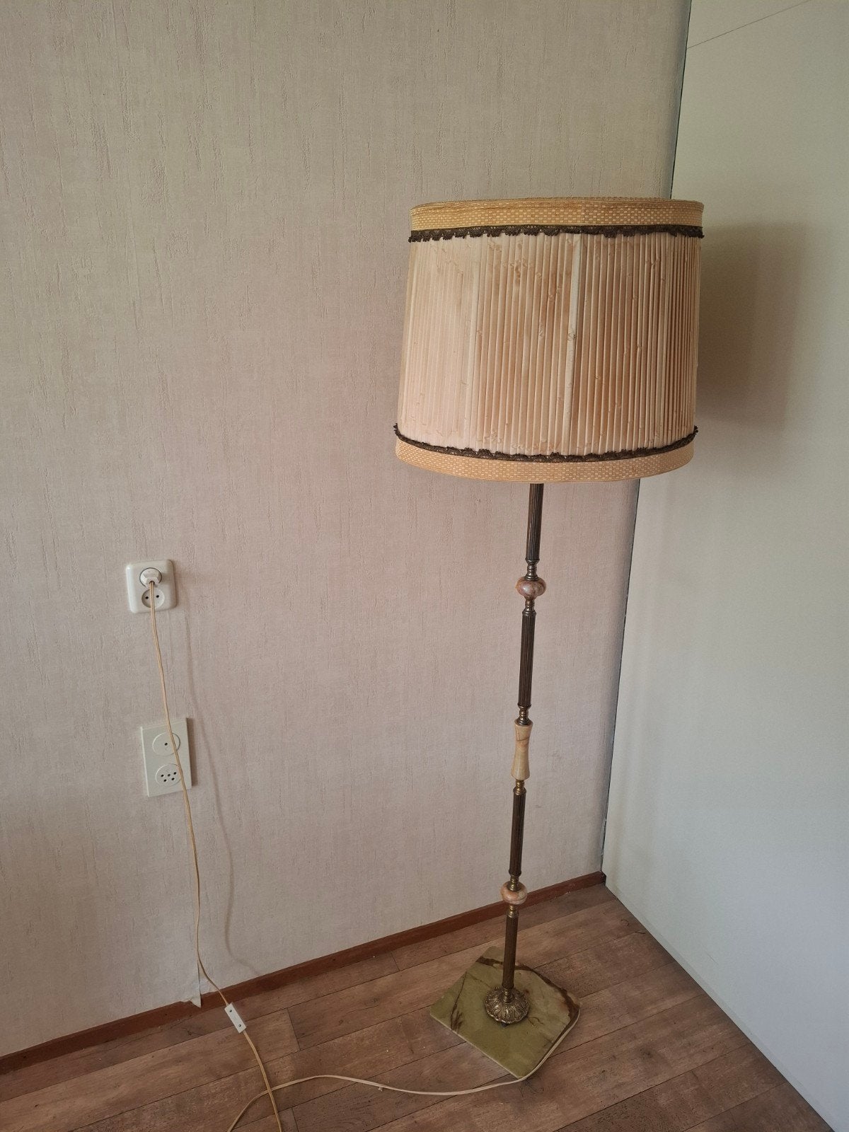 Vintage staande lamp met plissé kap en marmeren voet, Antiek en Kunst, Ophalen