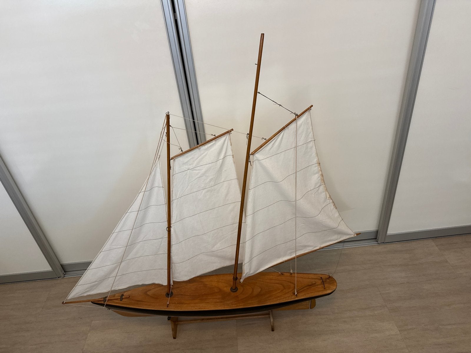 Vintage houten zeilboot model - decoratief 1 meter lang, Ophalen, Gebruikt, Groter dan 1:32, Overige merken