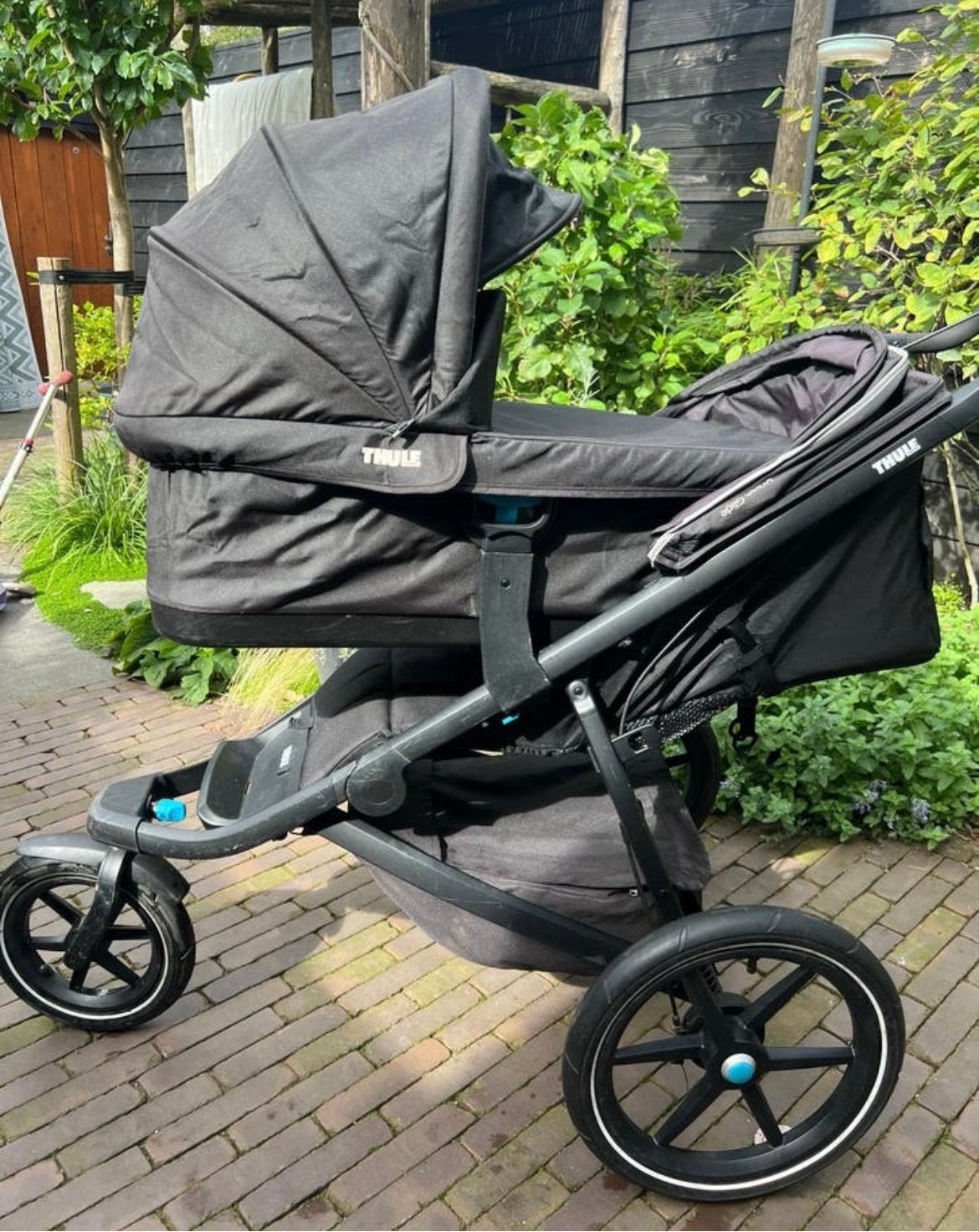 Thule Urban Glide 2 – set met Reiswieg & Adapters!, Gebruikt, Luchtbanden, Combiwagen, Ophalen