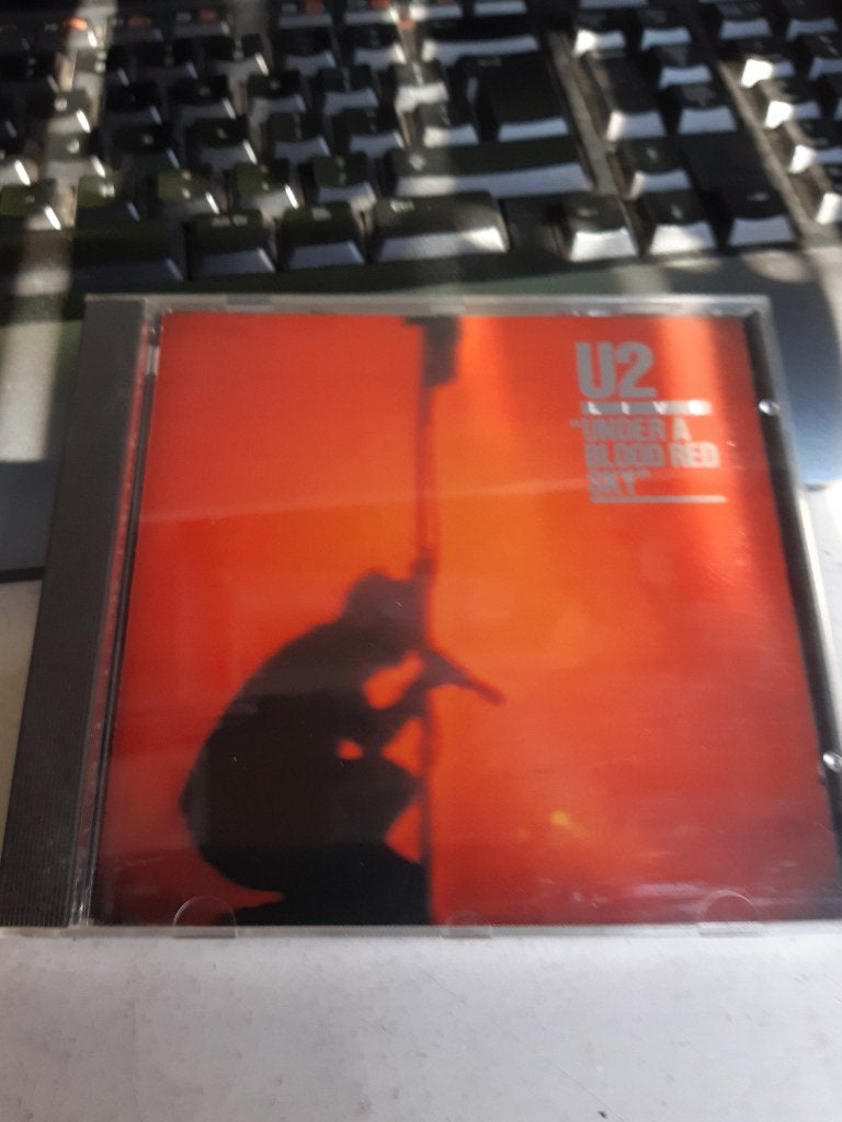 cd U2 live under a blood red sky (Z181-110), Ophalen of Verzenden, Zo goed als nieuw
