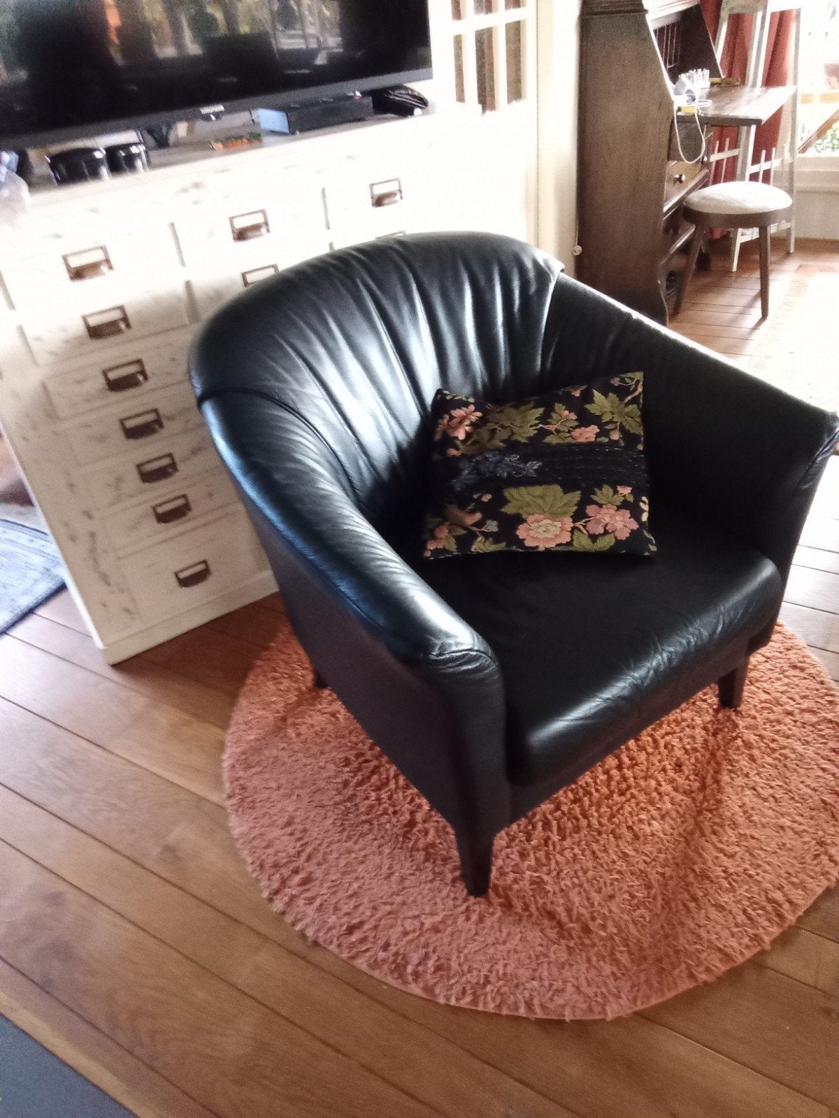 Comfortabele zwarte leren fauteuil, Ophalen, Gebruikt, Klassiek, Comfortabel, 75 tot 100 cm