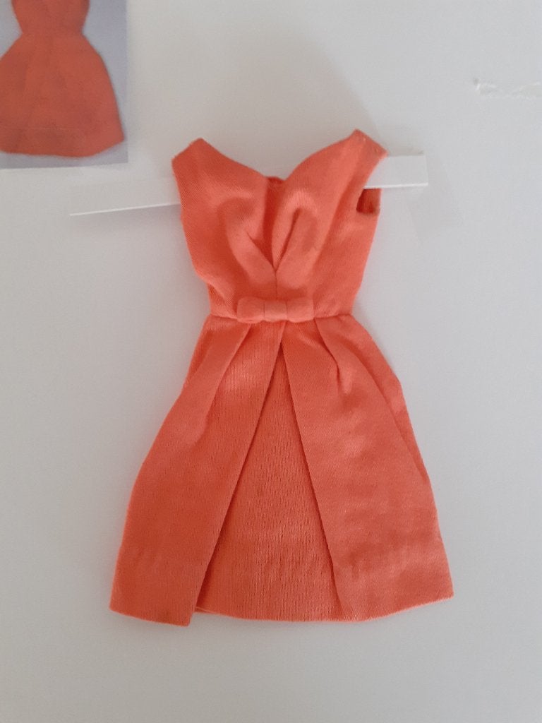 Vintage Barbie fashion "Belle Dress" (1962), Verzamelen, Verzenden, Gebruikt, Kleertjes