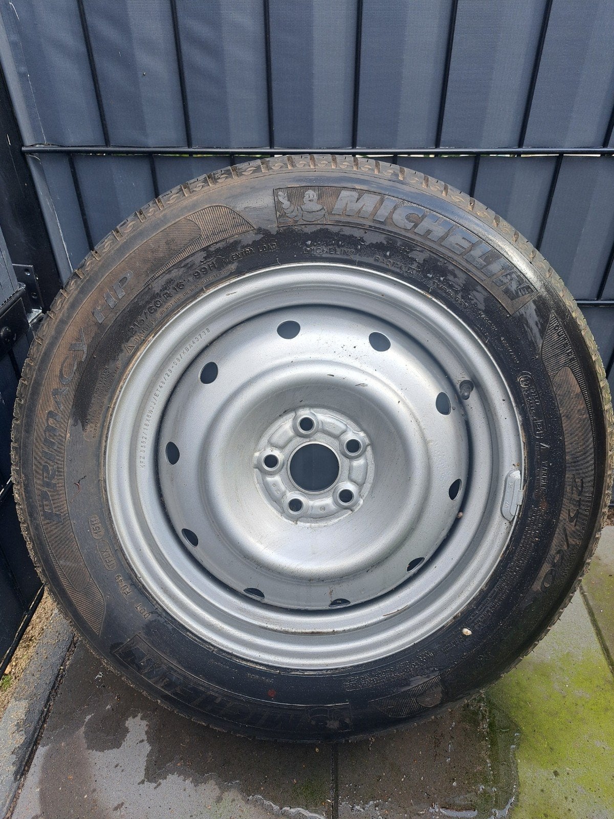 Michelin Primacy 4 band op stalen velg - 215/60 R16 99H, Ophalen, 16 inch, Banden en Velgen, Personenwagen