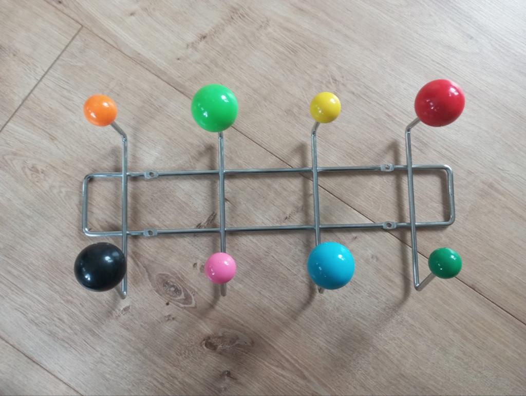 Wandkapstok met kleurrijke, afneembare bollen - Art Design, Huis en Inrichting, Woonaccessoires | Kapstokken, Wandkapstok, Ophalen of Verzenden