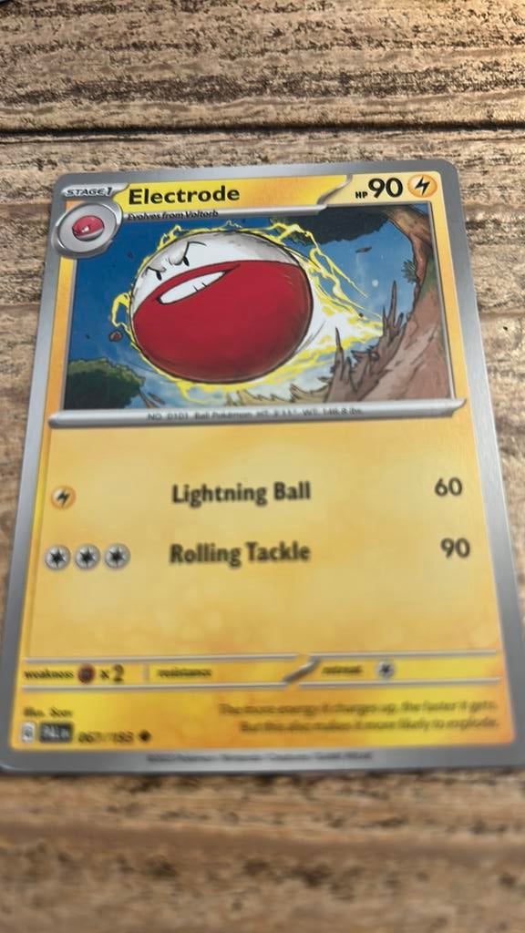 Electrode pokemon kaart, Ophalen of Verzenden, Zo goed als nieuw