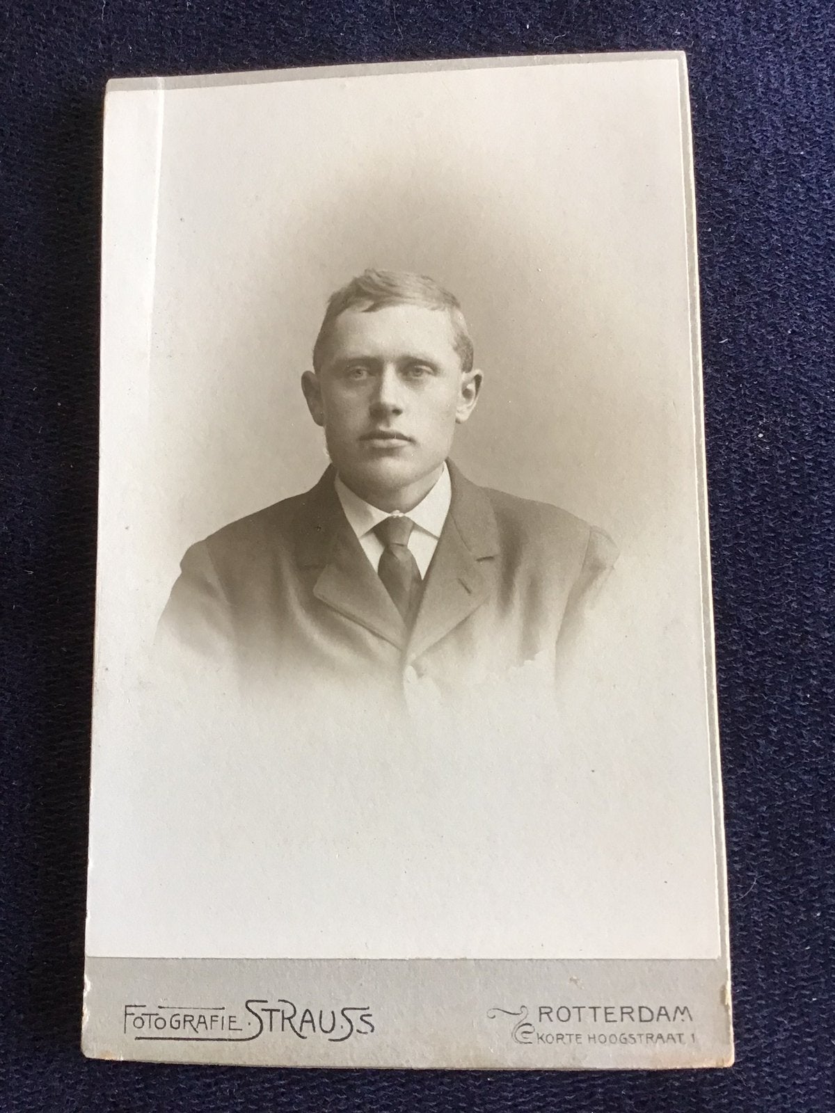 CDV, Jongeman, STRAUSS, ROTTERDAM, Carte de Visite 3, Ophalen of Verzenden, Voor 1940, Gebruikt, Foto