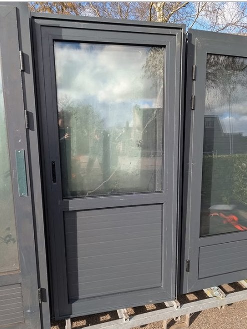 Kozijn met aluminium schuurdeurtjes, Deurkozijn, Aluminium, Zo goed als nieuw, 150 tot 225 cm