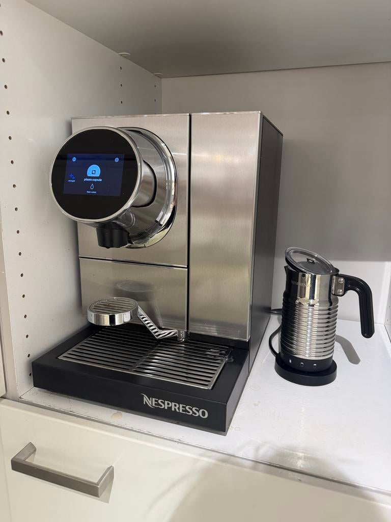 Nespresso Momento koffiemachine zakelijke pads, Ophalen, Gebruikt, Koffiemachine, Koffiepads en cups