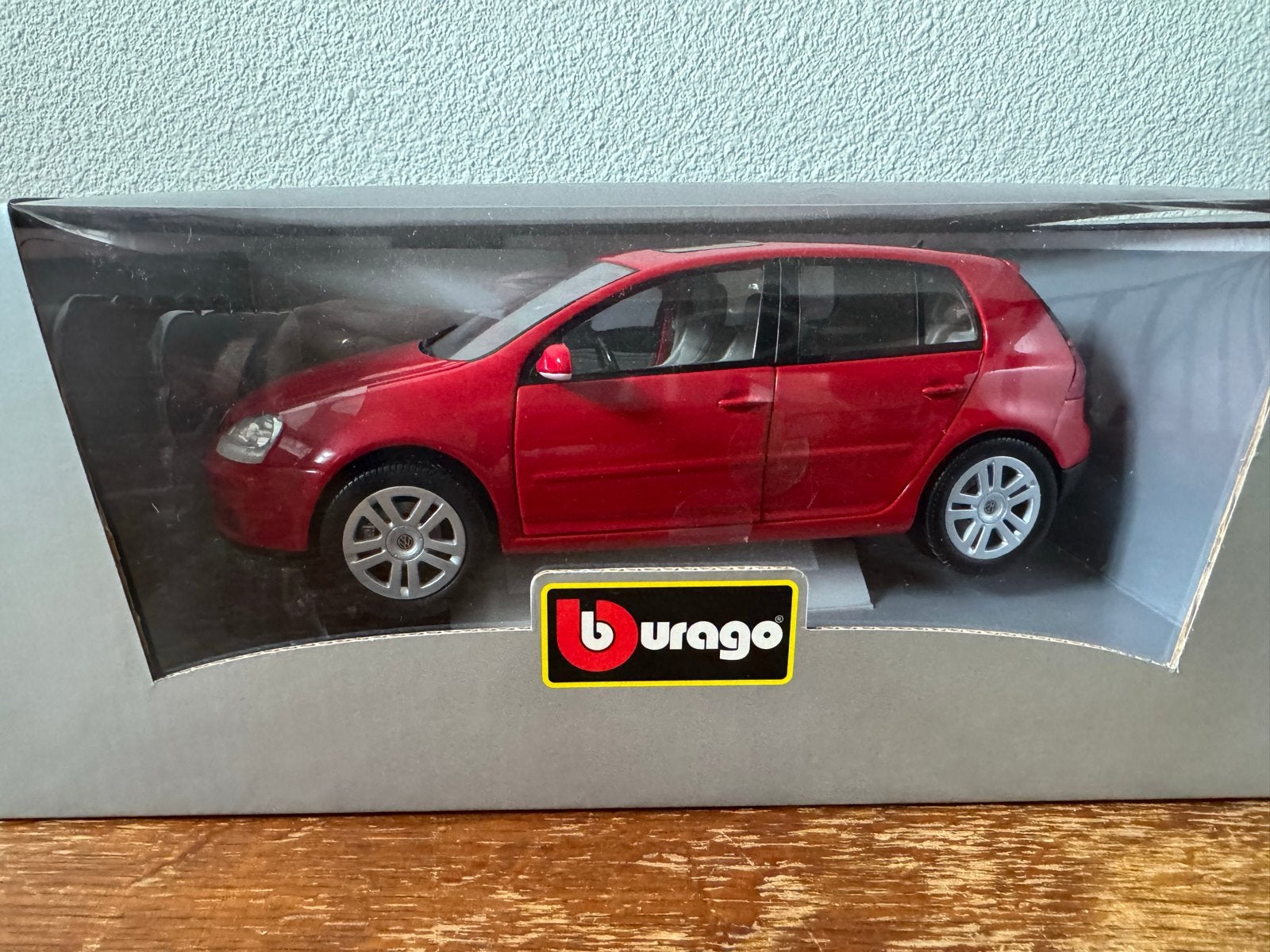 Burago Volkswagen Golf V 1:18 in OVP, Ophalen of Verzenden, Zo goed als nieuw, Auto, Bburago