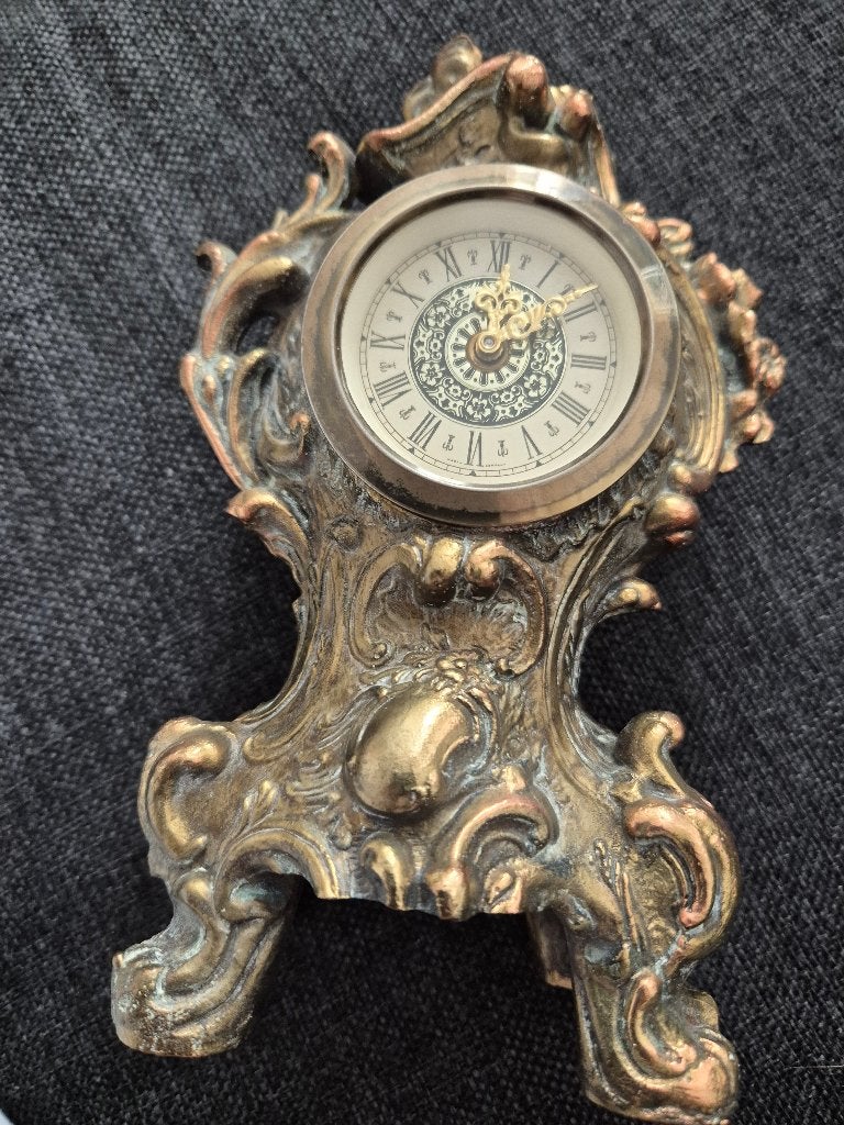 Rococo klok, Ophalen