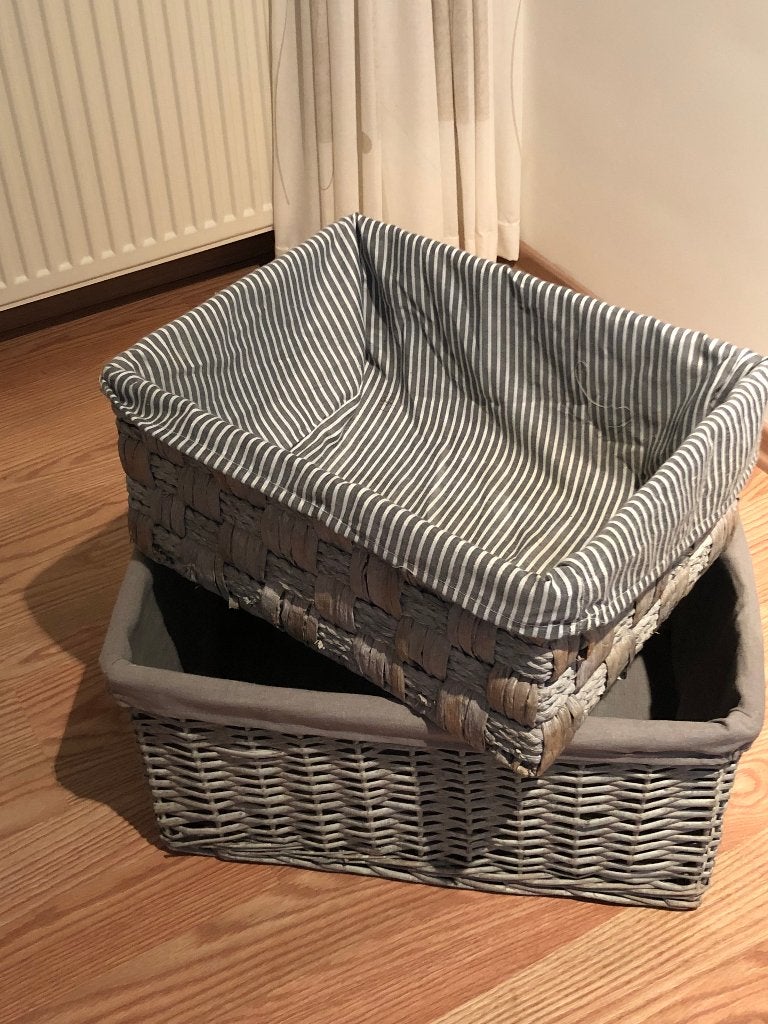 2 st Manden Grijsriet, Huis en Inrichting, Woonaccessoires | Schalen en Manden, Ophalen, Gebruikt, Rechthoekig