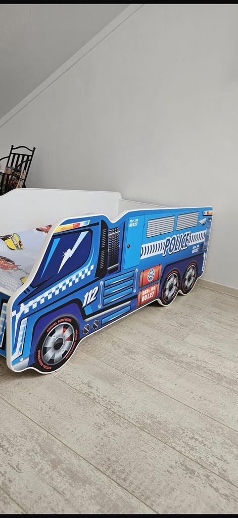Kinderbed politie auto, Kinderen en Baby's, Kinderkamer | Bedden, Ophalen, 70 tot 85 cm, Zo goed als nieuw, Matras