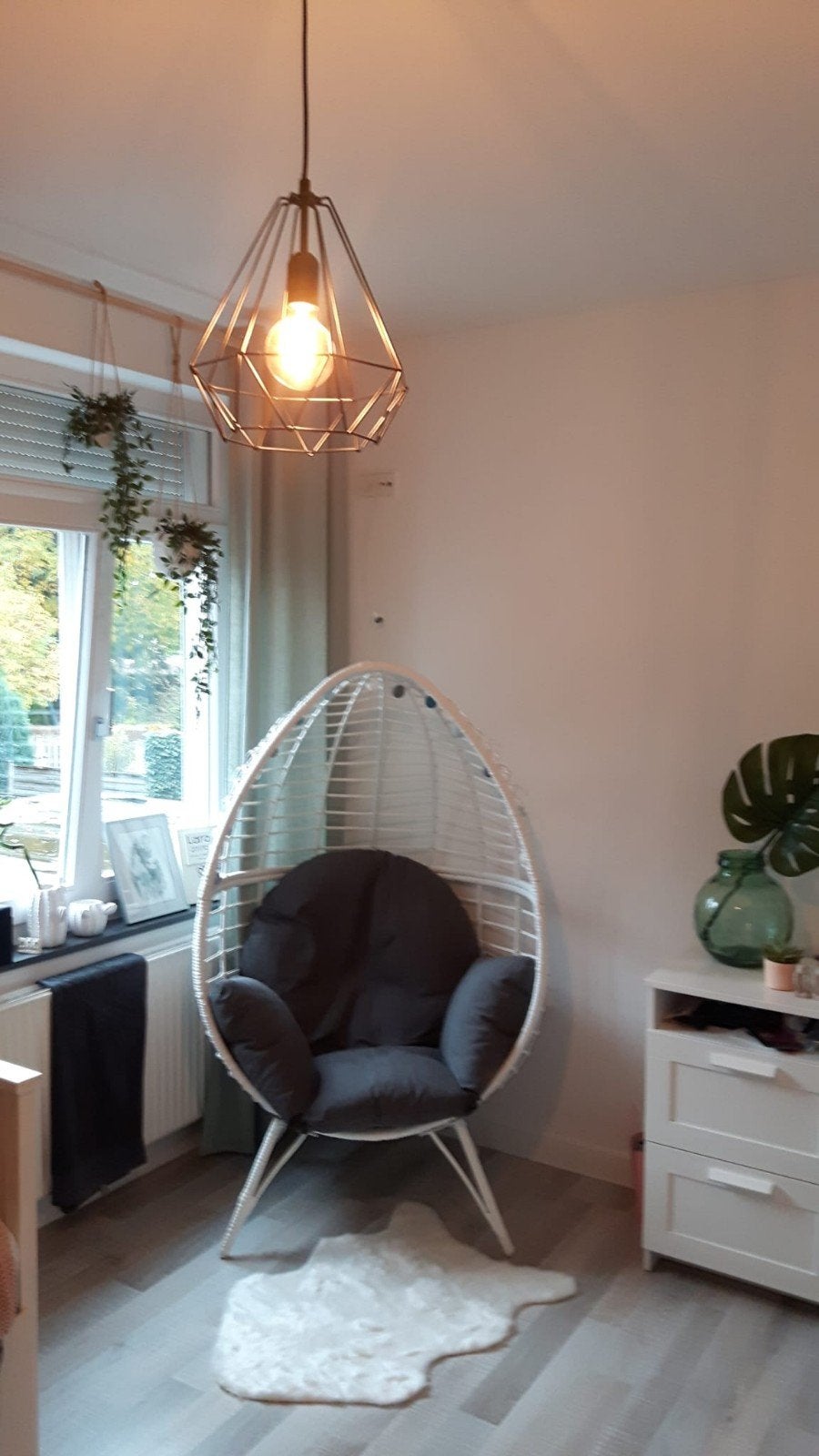 Witte Egg Chair met grijze kussens, Ophalen, Stof, Wit, Zo goed als nieuw