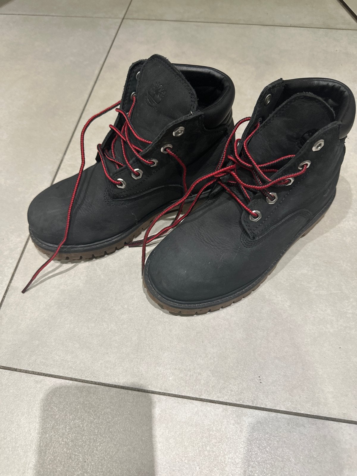 Timberland jongens laarzen maat 33 - Zwart met rode veters, Ophalen, Gebruikt, Overige merken