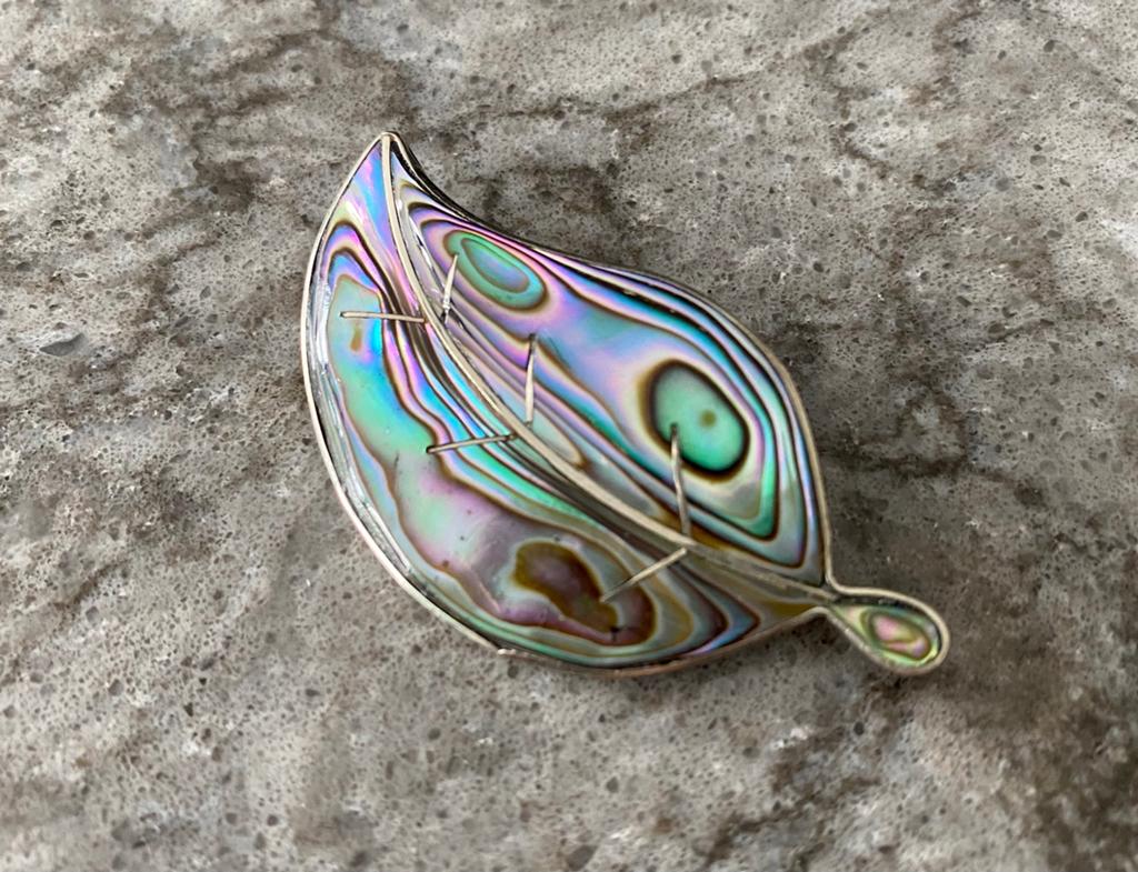 Vintage bladbroche alpaca Mexico abalone schelp, Ophalen of Verzenden, Zo goed als nieuw, Overige kleuren, Overige materialen