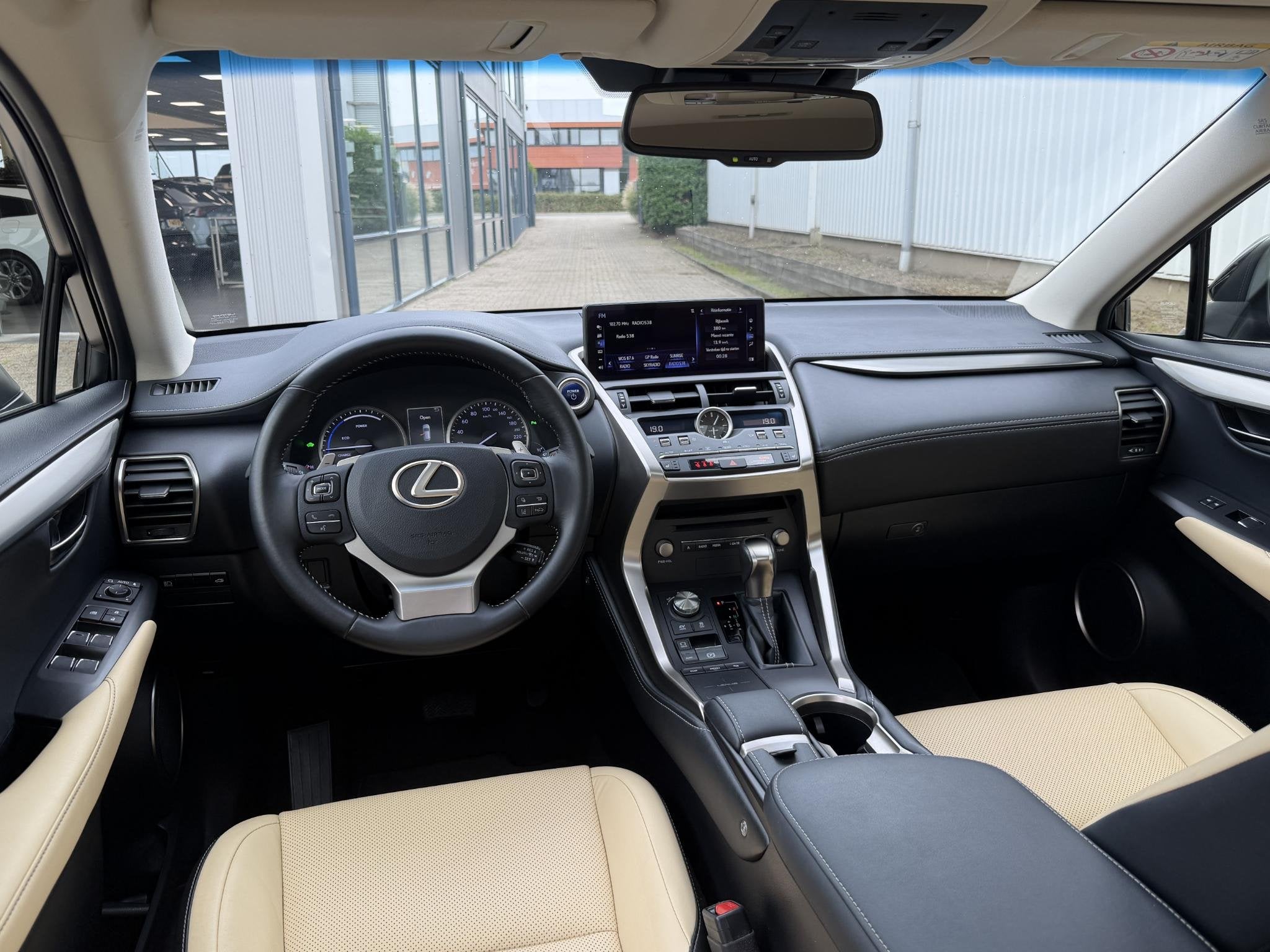 Lexus NX 300h AWD Luxury Line | Schuifdak/Leder/Trekhaak/Ada, Automaat, Gebruikt, Leder, Bedrijf