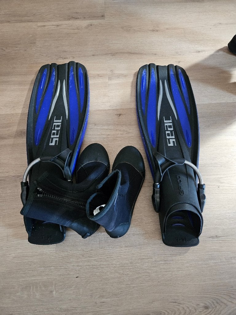Flipper / Duikvinnen met schoenen maat M/L (42/43), Watersport en Boten, Ophalen, Zo goed als nieuw, Zwem- of Duikvliezen