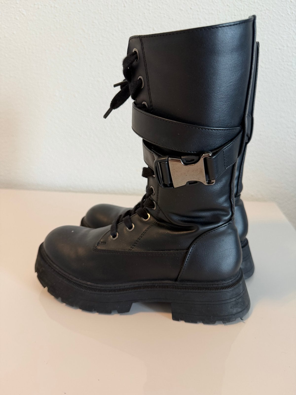 Zwarte laarzen met gespen en veters. Maat 35, Zwart, Lage of Enkellaarzen, Ophalen of Verzenden, Gedragen