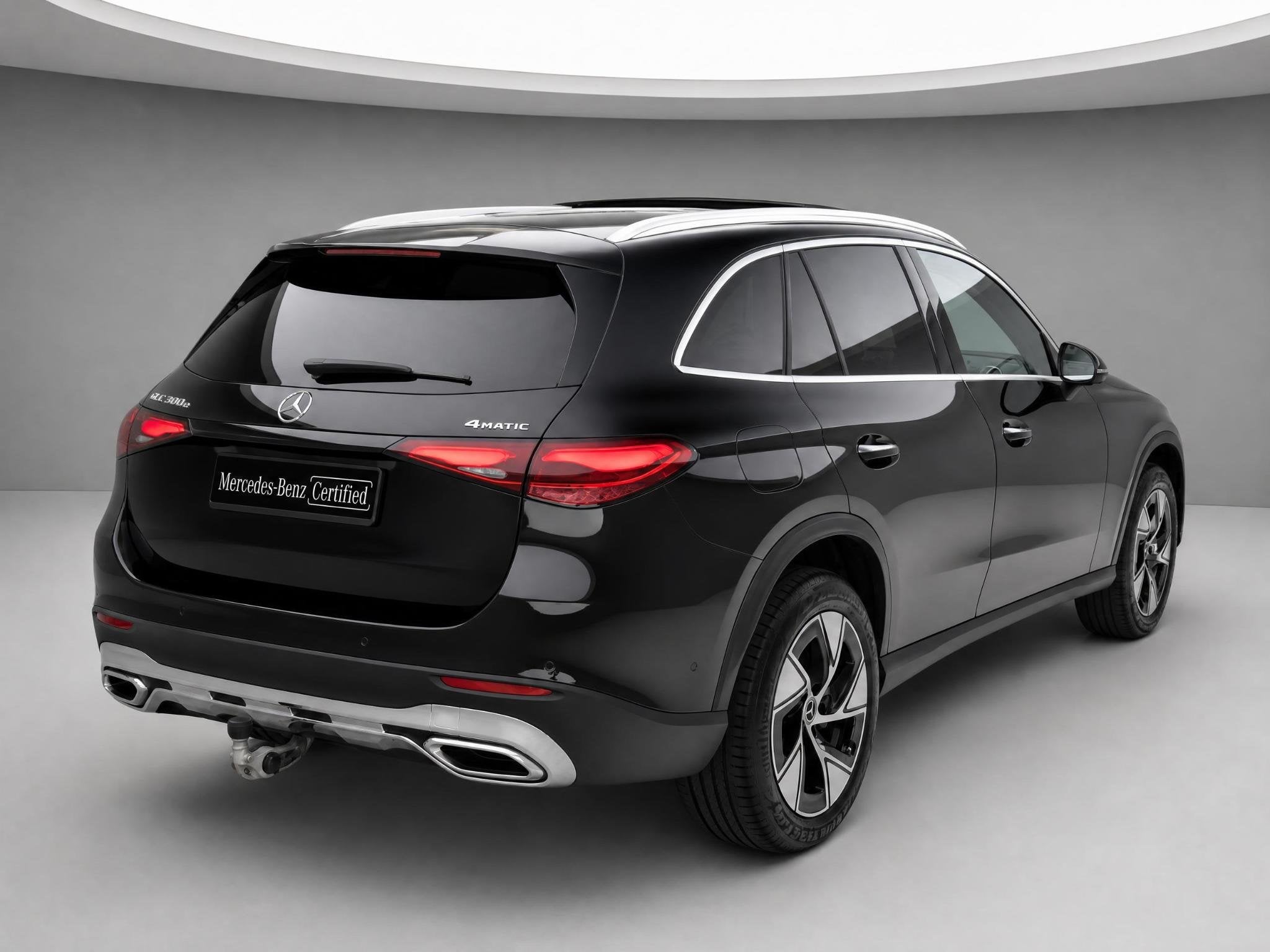 Mercedes-Benz GLC-klasse 300e 4MATIC Luxury Line | Panoramad, Auto's, Automaat, Gebruikt, 4 cilinders, Zwart