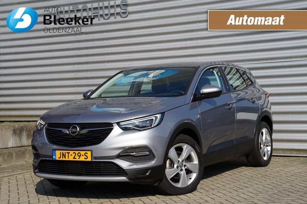 Opel Grandland 1.2T 130pk Innovation Automaat Cruise Ecc Nav, Auto's, Gebruikt, 1295 kg, 1199 cc, Leder en Stof