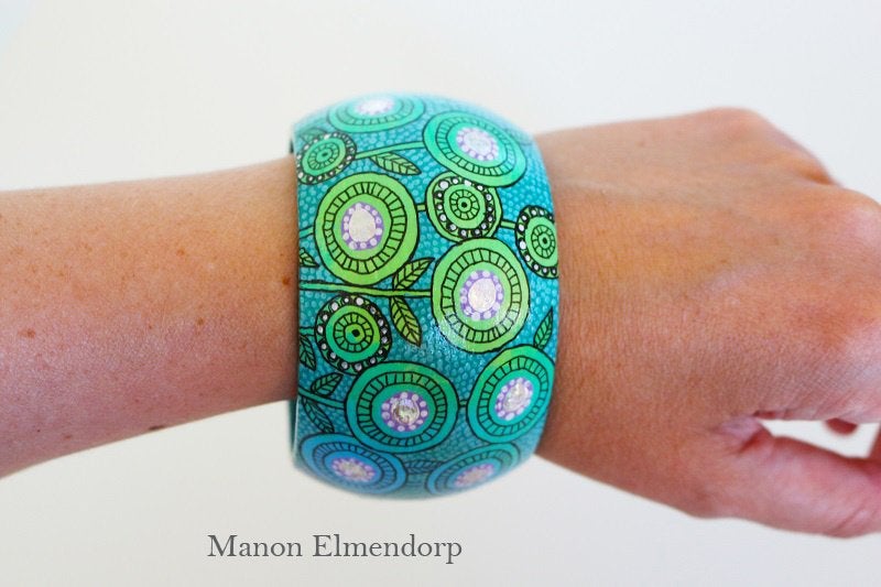 Unieke Handbeschilderde Armband "Let Your Dreams Blossom", Antiek en Kunst, Meerkleurig, Hout, Ophalen of Verzenden, 5 cm