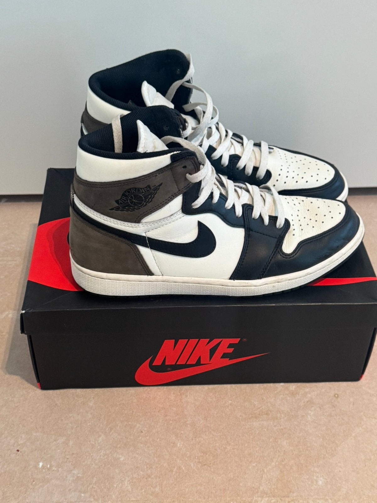 Air Jordan 1 Retro High OG Dark Mocha & box + extra veters, Ophalen of Verzenden, Zo goed als nieuw, Zwart