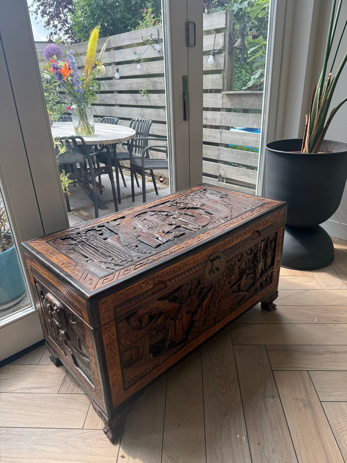 Antieke kist met houtsnijwerk 103x51x60cm, Antiek en Kunst, Ophalen
