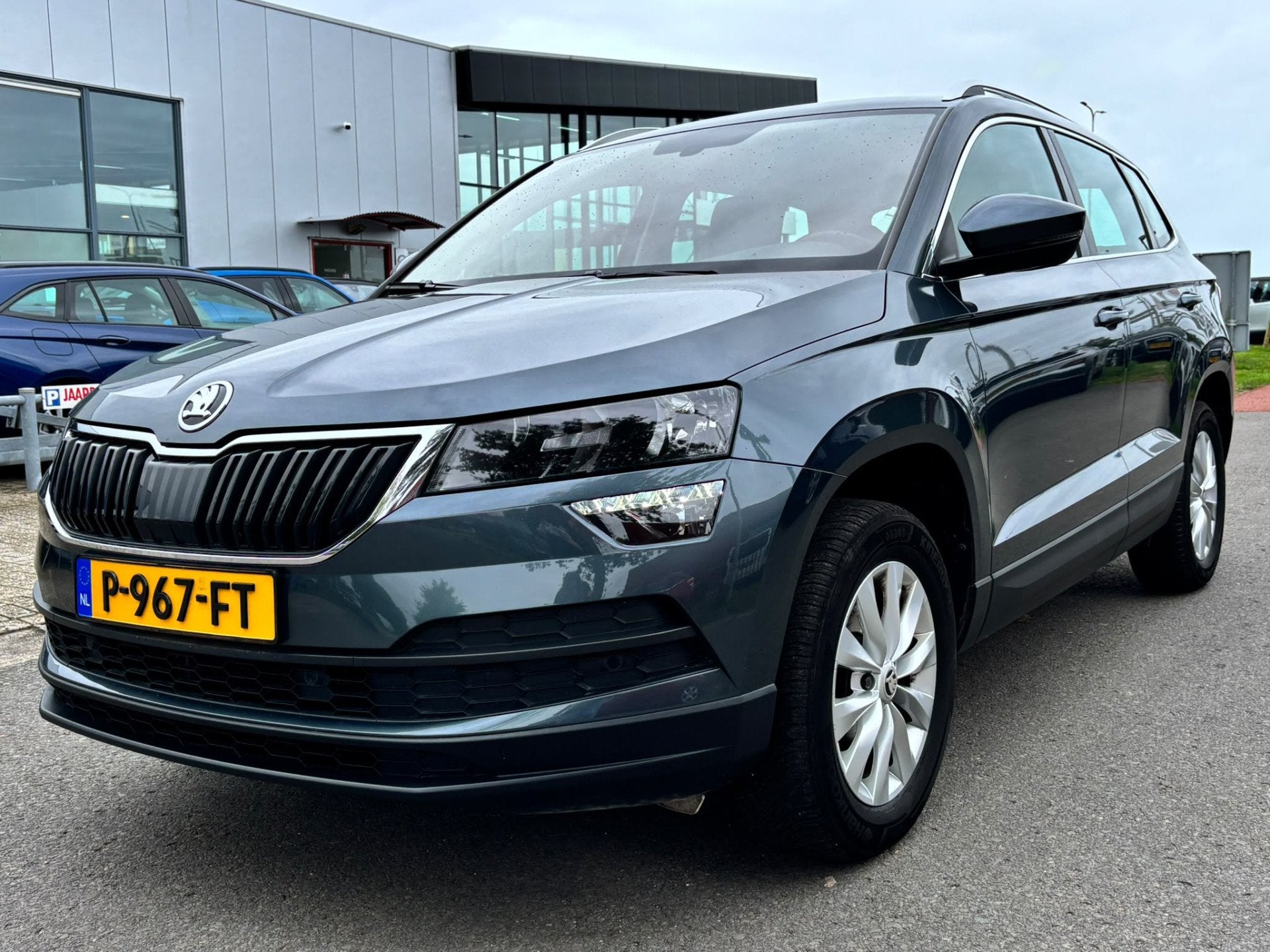 Skoda Karoq BWJ 2021 1.5 TSI 150 PK ACT Business Edition Plu, Auto's, Stof, 4 cilinders, Karoq, Bedrijf