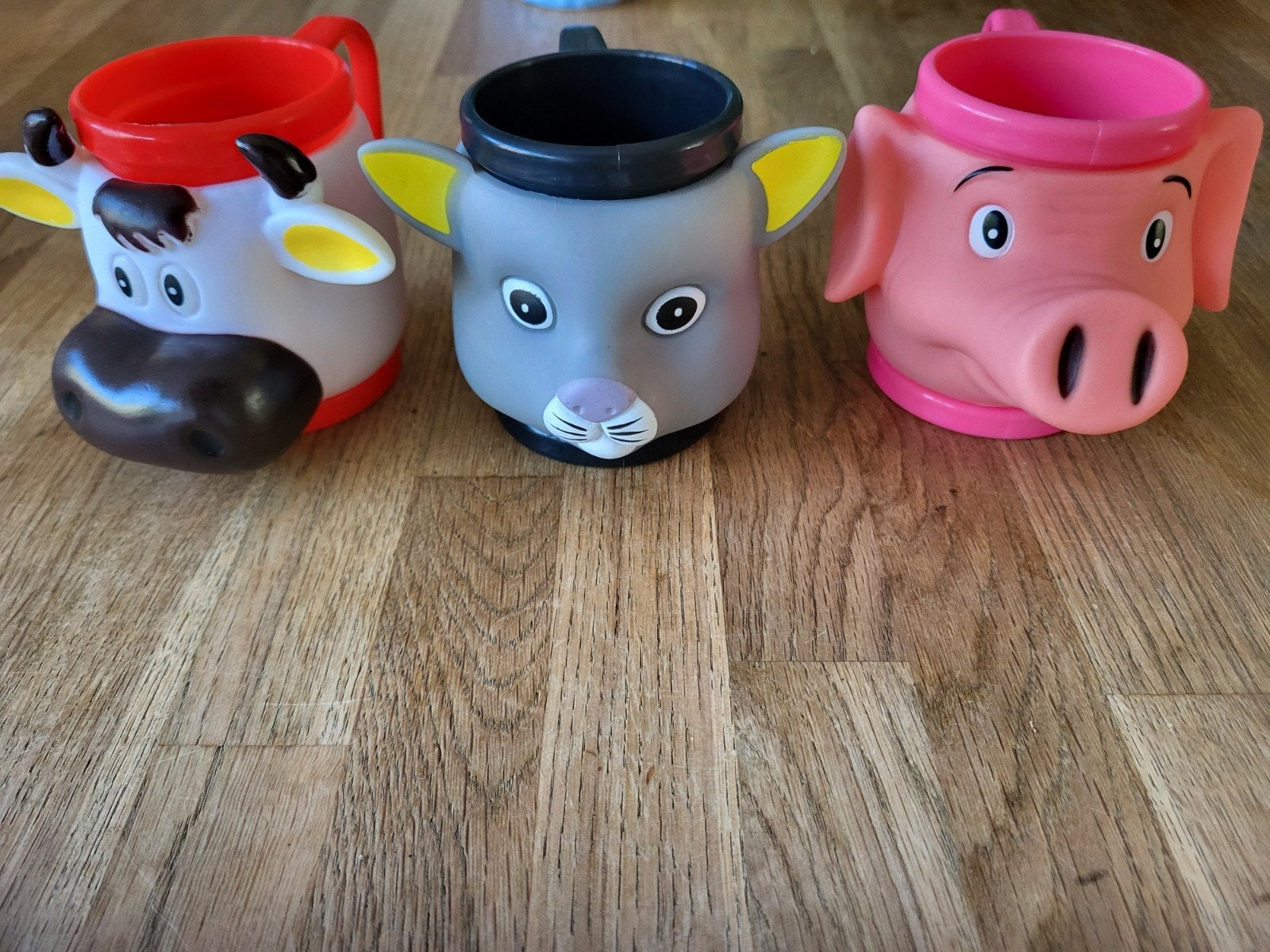 TE KOOP 3 KINDER IJSBEKERS, Ophalen of Verzenden