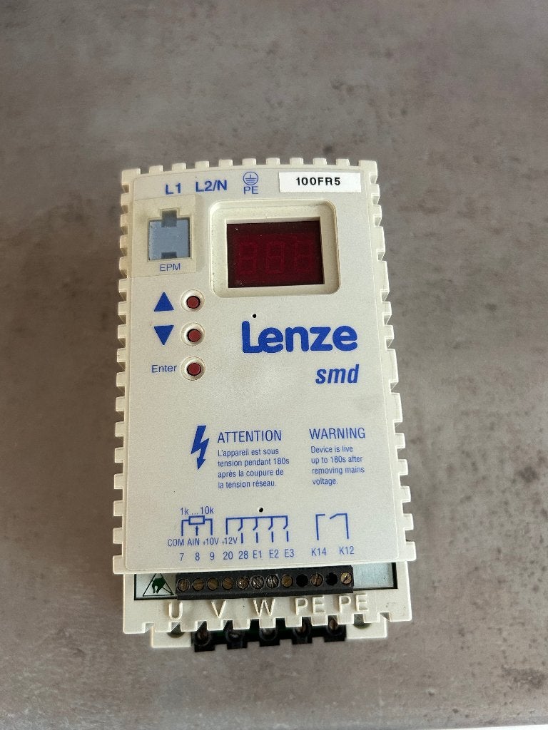 Lenze SMD ESMD371X2SFA 0,37 kW Frequentieregelaar, Hobby en Vrije tijd, Elektronica-componenten, Ophalen of Verzenden, Gebruikt
